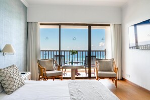Premium bedding, minibar, in-room safe, blackout drapes - Coral Beach Hotel and Resort (Pegeia)
