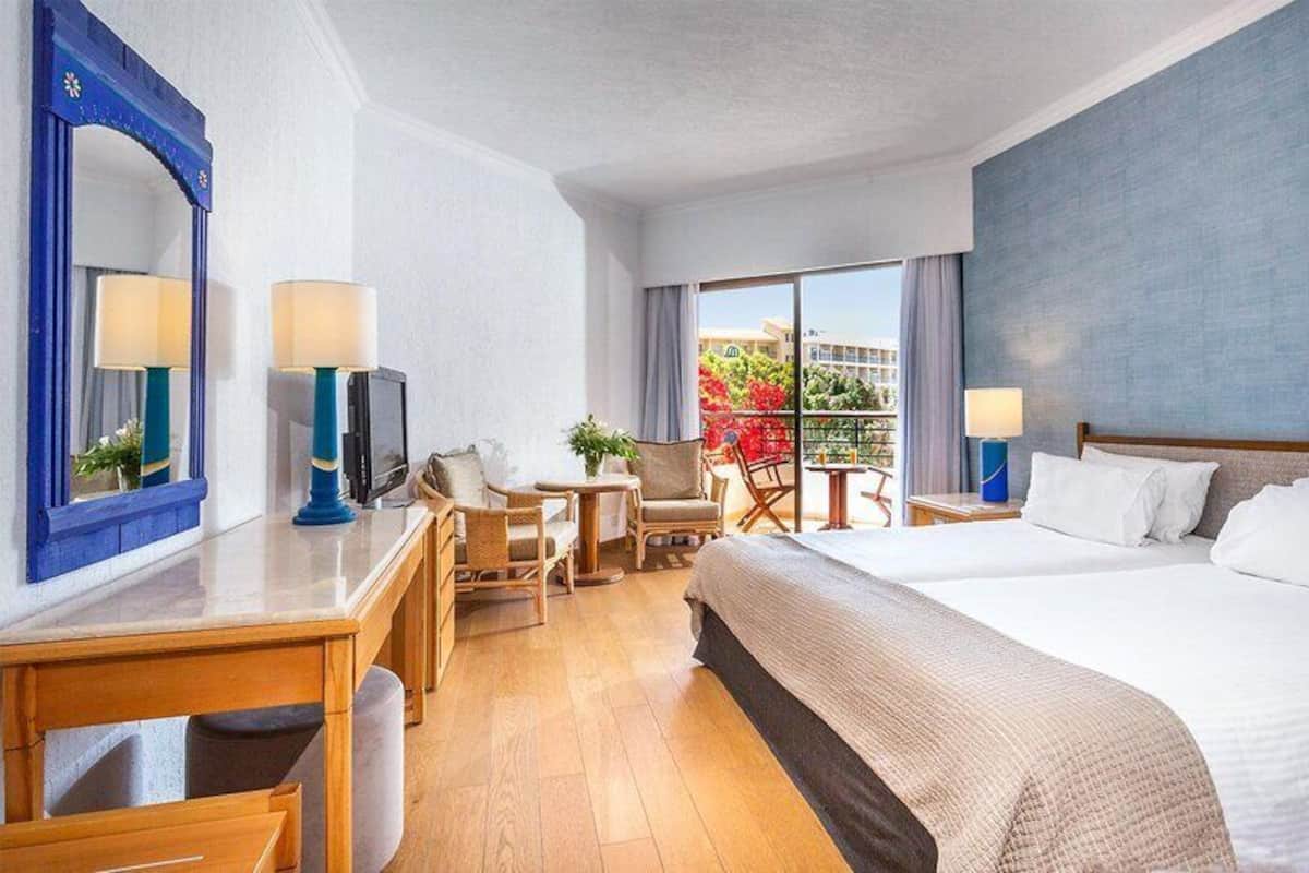 Standard Room, Partial Sea View | Premium bedding, minibar, in-room safe, blackout drapes