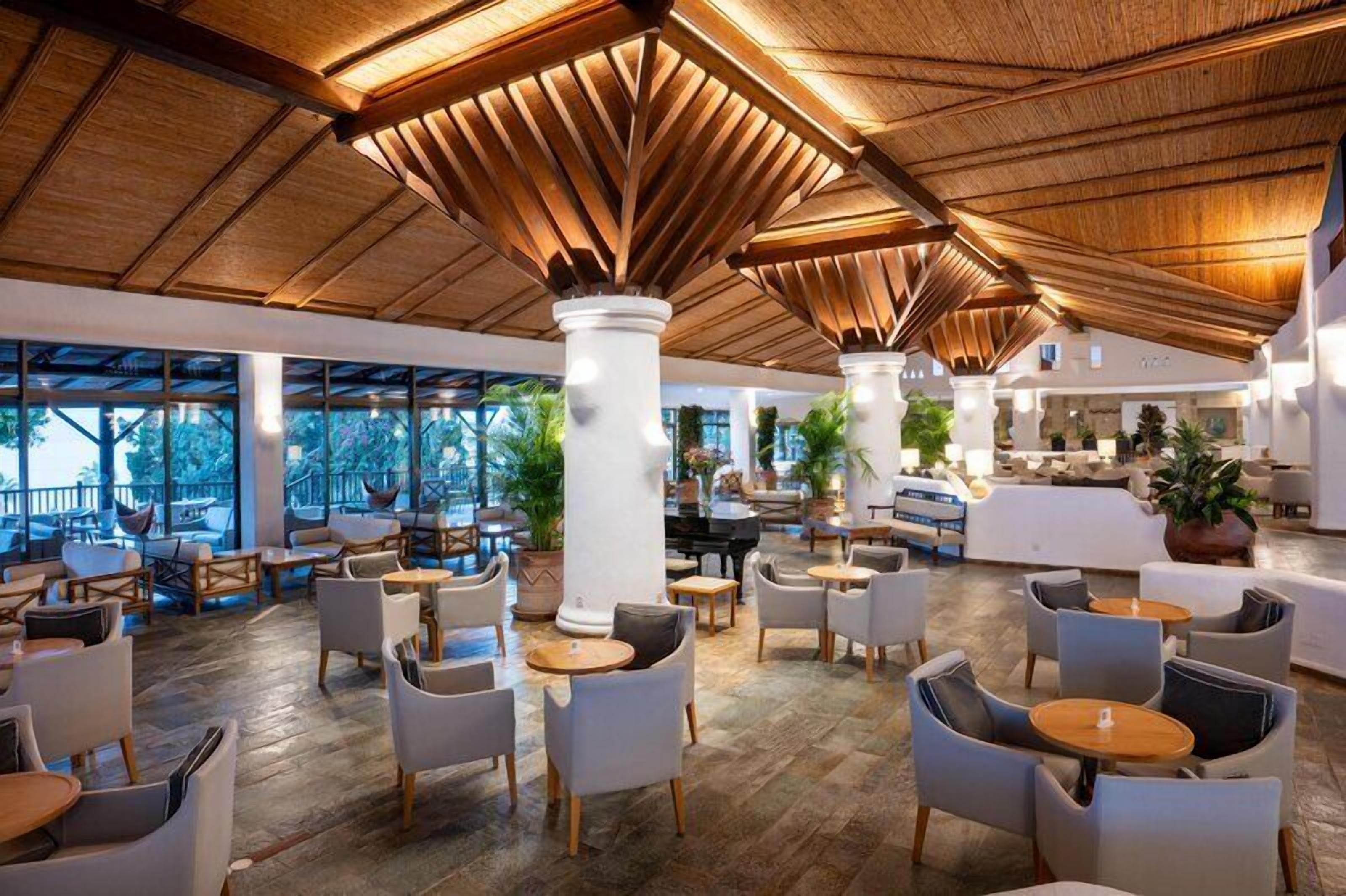 7 restaurants; breakfast, lunch and dinner served 