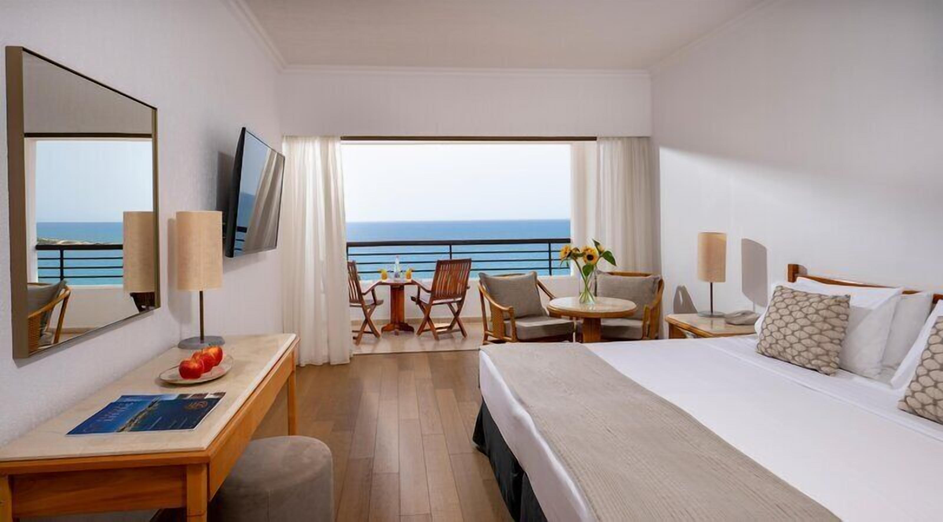 Standaard kamer, uitzicht op zee | Luxe beddengoed, een minibar, een kluis op de kamer