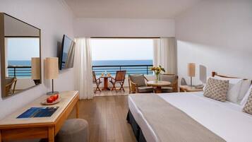 Standaard kamer, uitzicht op zee | Luxe beddengoed, een minibar, een kluis op de kamer