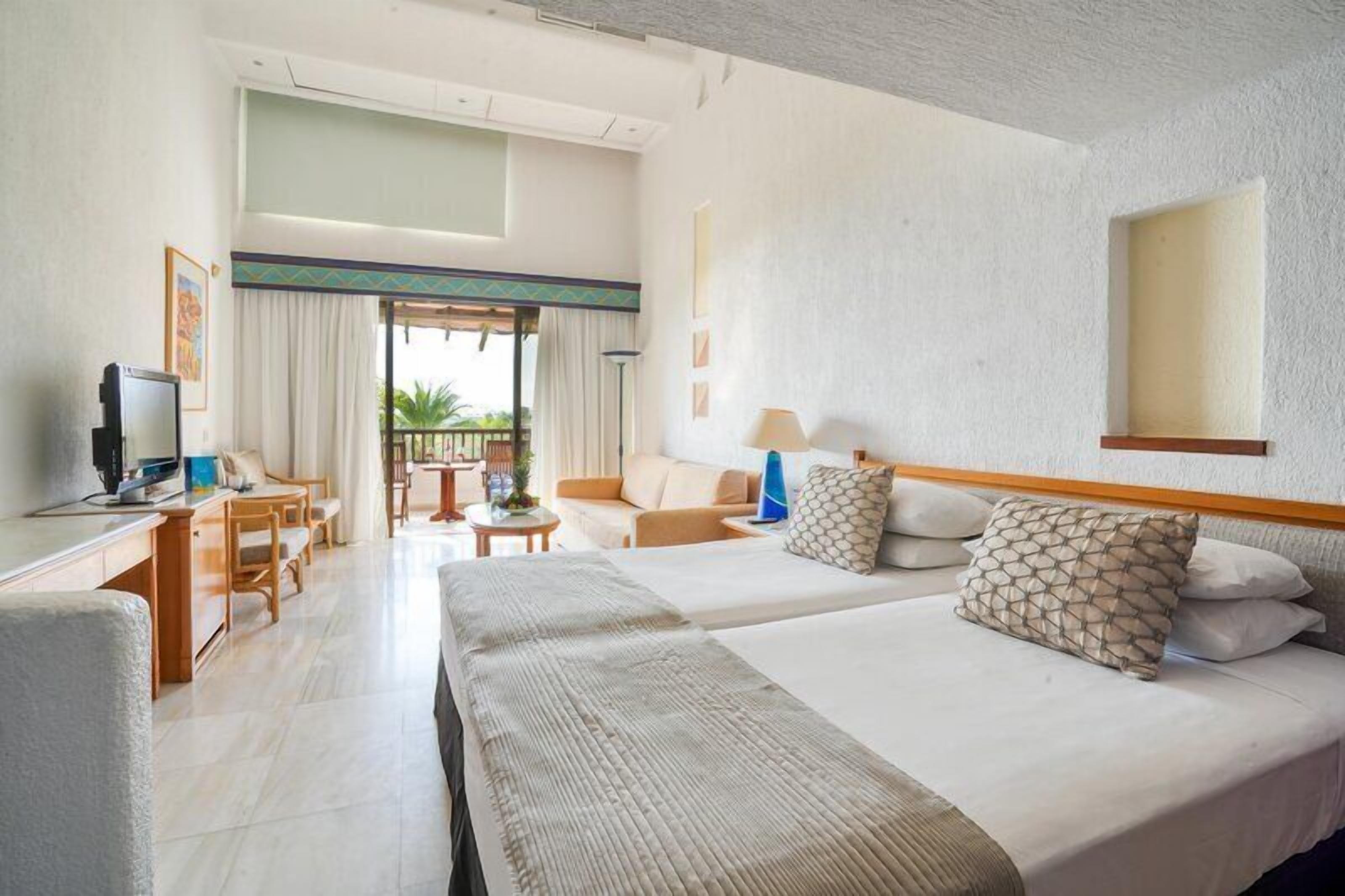 Duplex (Studio) | Premium bedding, minibar, in-room safe, blackout drapes