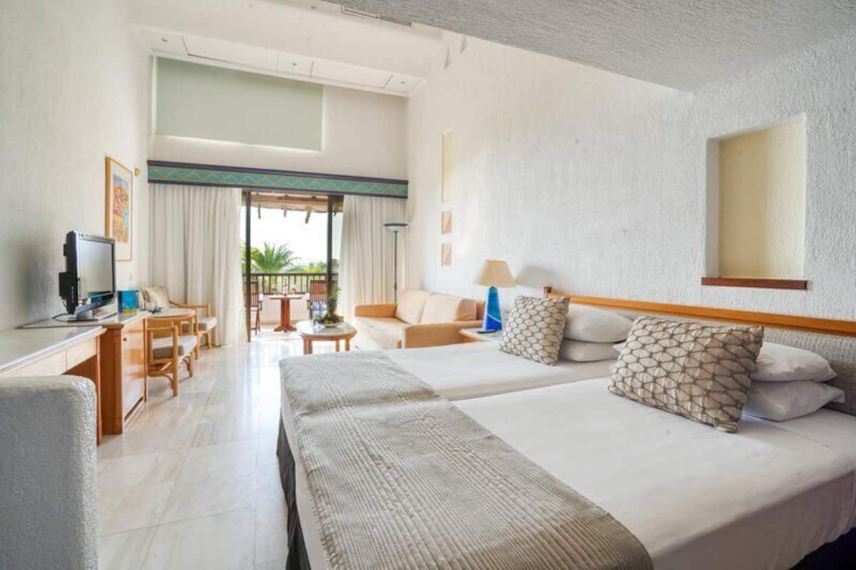 Duplex (Studio) | Premium bedding, minibar, in-room safe, blackout drapes