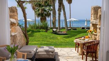 Executive Beach Suite | 1 dormitorio, ropa de cama de alta calidad, minibar y caja fuerte