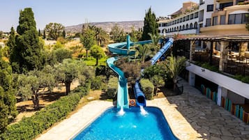 Indoor pool, 3 outdoor pools, pool umbrellas, sun loungers