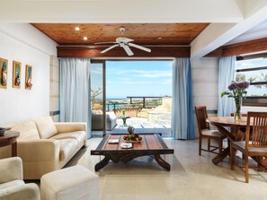 高档床上用品、迷你吧、客房内保险箱、遮光窗帘