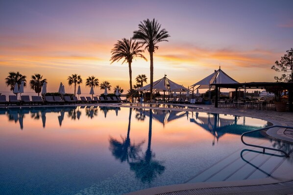 Indoor pool, 3 outdoor pools, pool umbrellas, sun loungers
