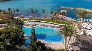 Indoor pool, 3 outdoor pools, pool umbrellas, pool loungers