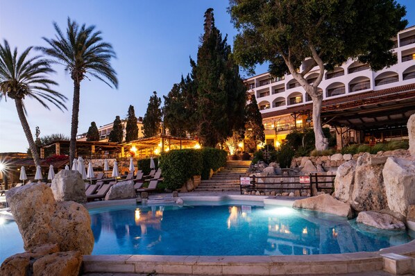 Indoor pool, 3 outdoor pools, pool umbrellas, pool loungers