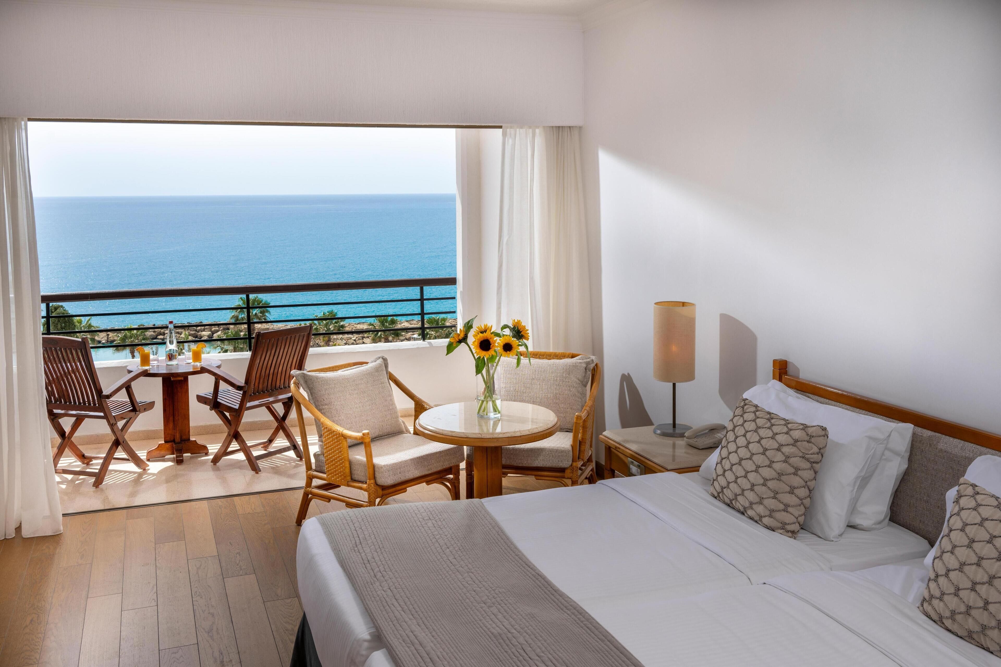 Ropa de cama de alta calidad y minibar 