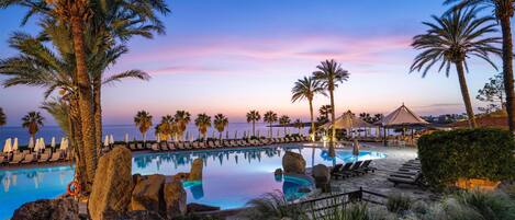 Indoor pool, 3 outdoor pools, pool umbrellas, sun loungers