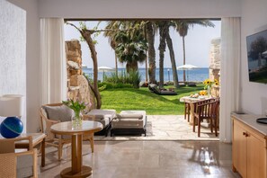 Executive Beach Suite | Premium bedding, minibar, in-room safe, blackout drapes