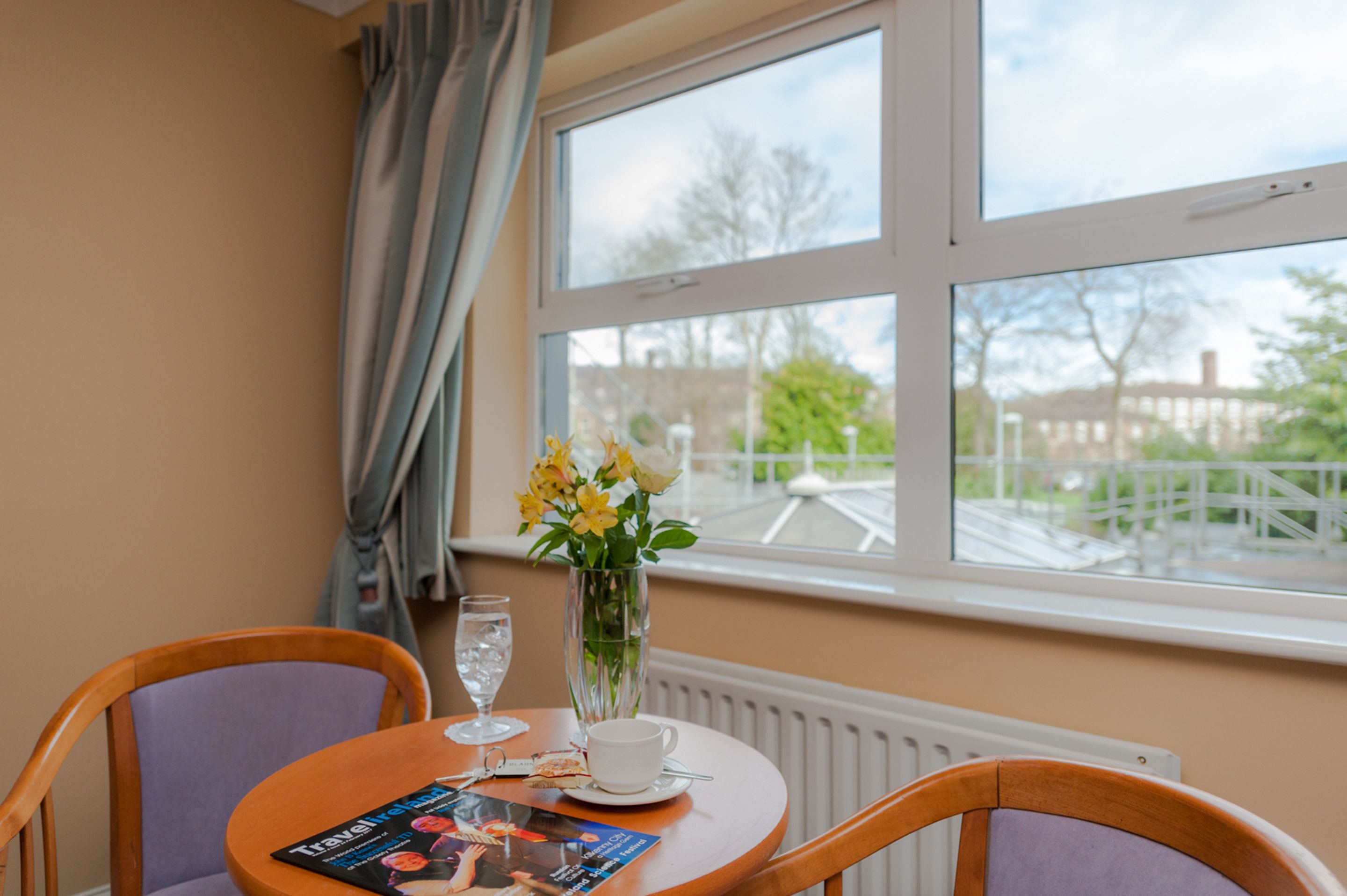 standard twin room | in-room dining