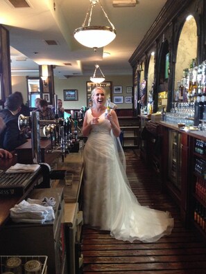 Serves breakfast, lunch and dinner - Blarney Castle Hotel (Blarney)