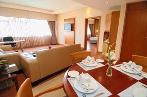 Suite exécutive, 1 chambre | 1 chambre, coffre-fort, bureau, système d’insonorisation