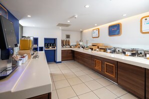 Free daily buffet breakfast - Holiday Inn Express London - Dartford by IHG (Dartford)