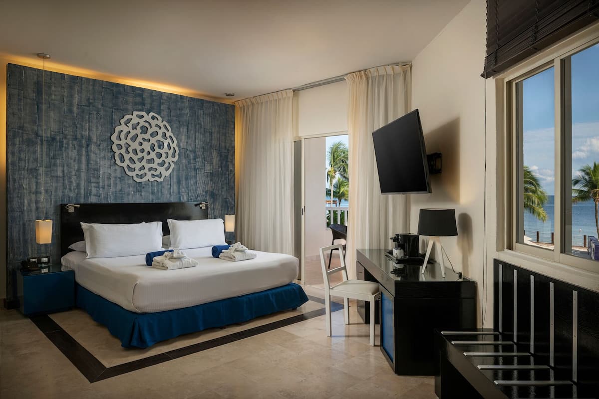 Maya Superior Deluxe Sea View | Minibar, safe på rommet, skrivebord og blendingsgardiner