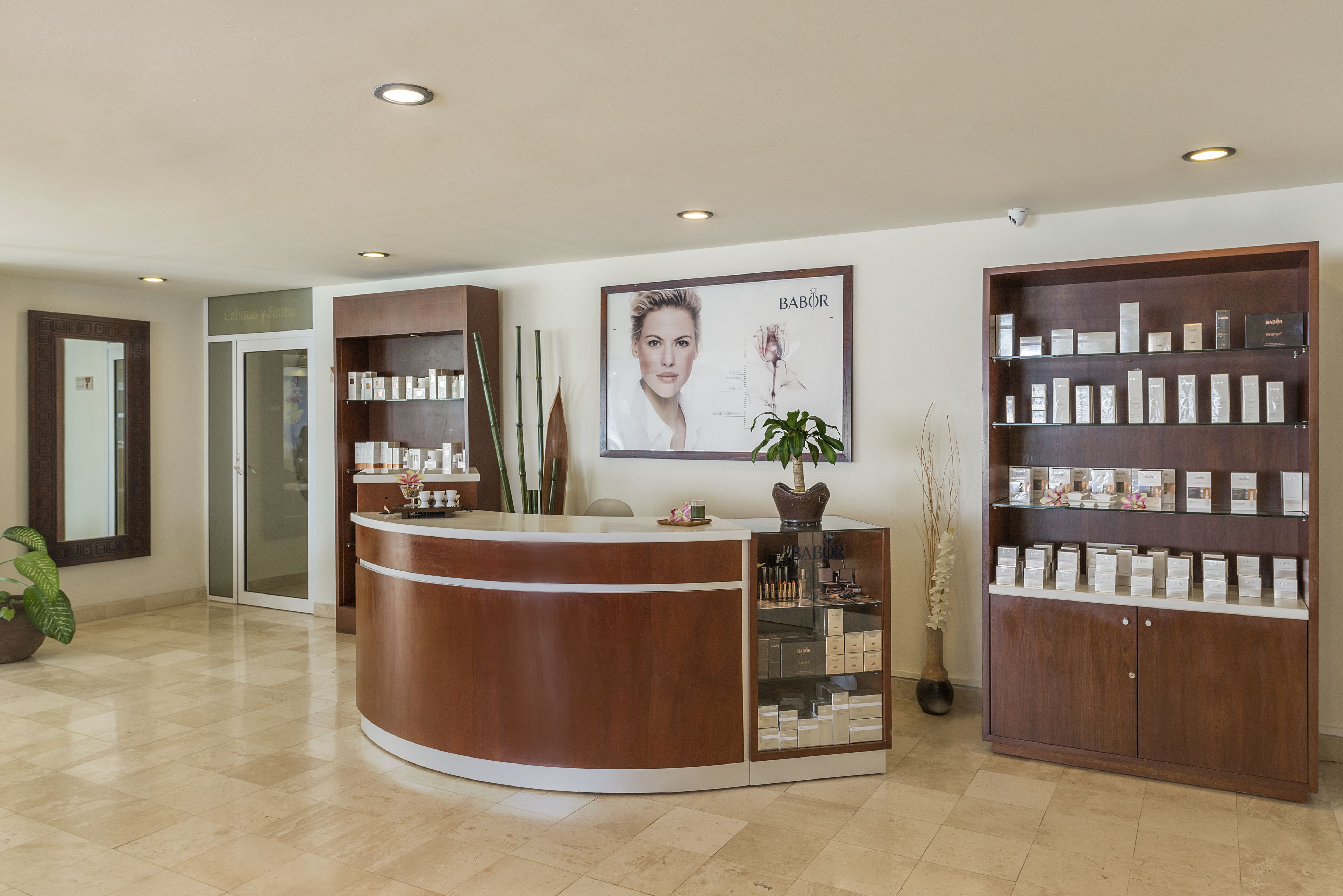 Body treatments, hydrotherapy, aromatherapy, Swedish massages