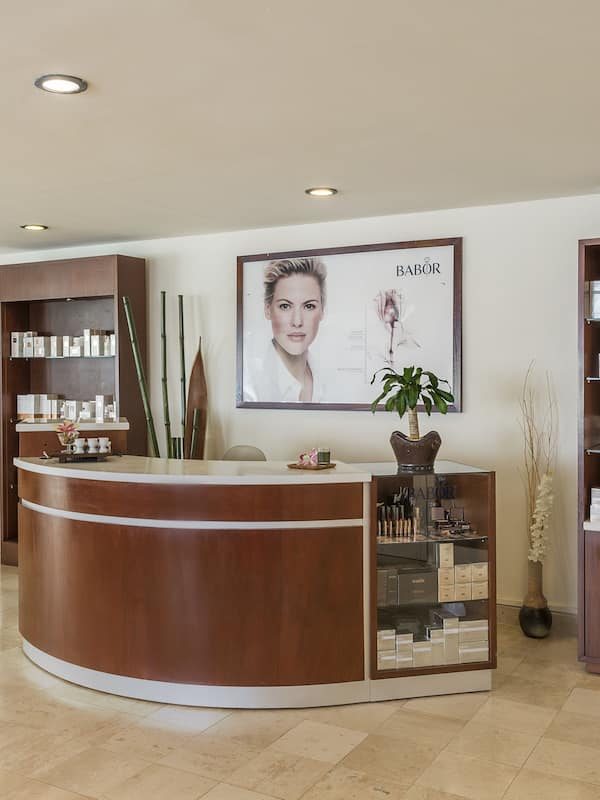 Body treatments, hydrotherapy, aromatherapy, Swedish massages