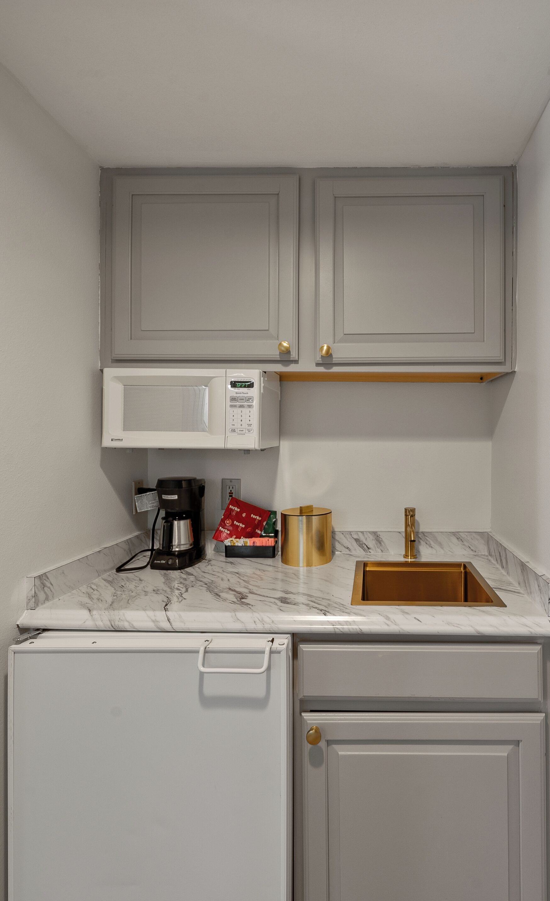 standard room, 1 king bed with sofa bed, lakeside | 1 bedroom, premium bedding, pillow-top beds, laptop workspace