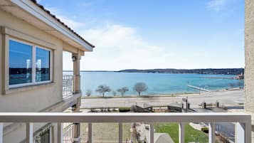 Suite, 2 habitaciones | 1 habitación, ropa de cama de alta calidad y camas con pillow-top