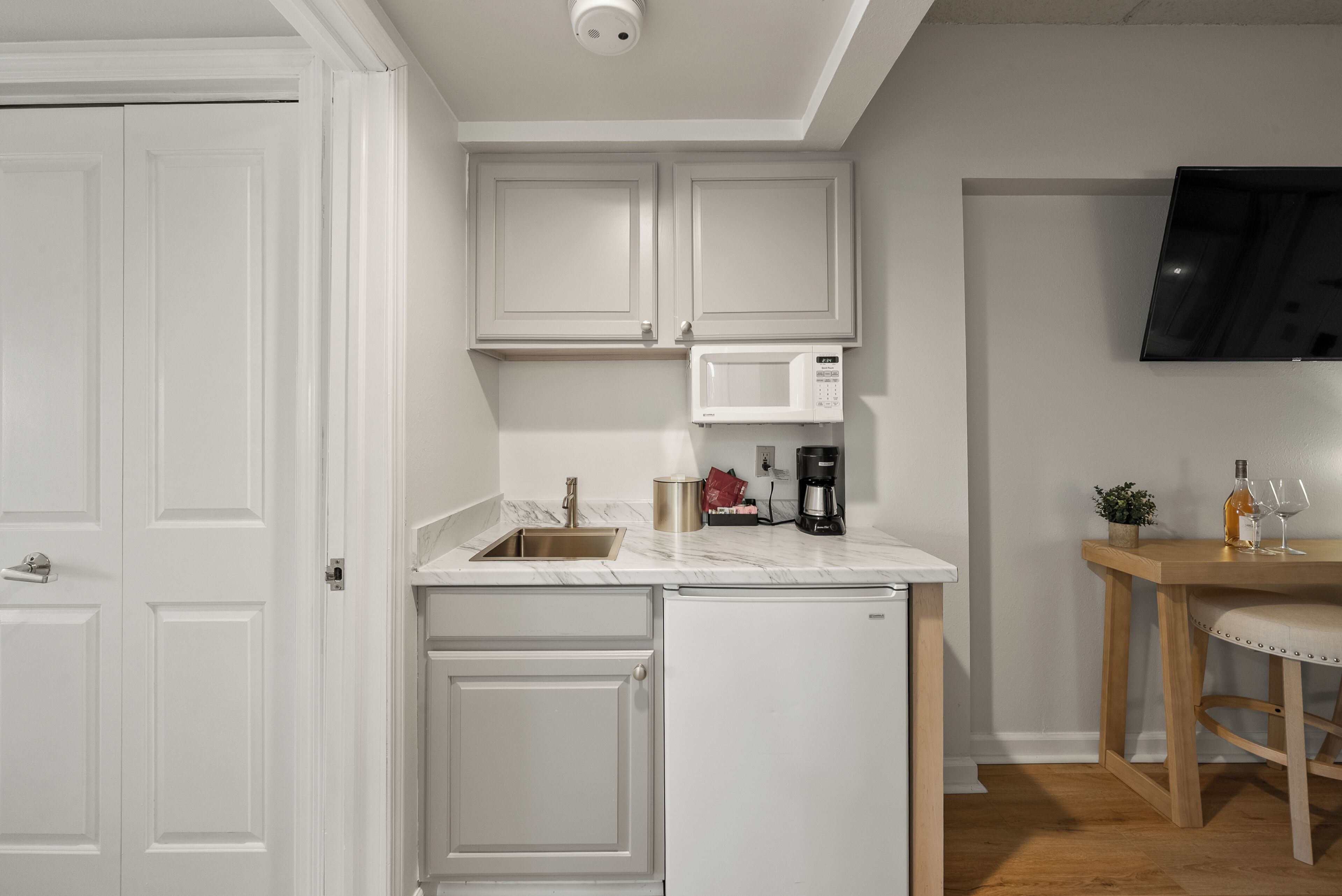 standard room, 1 king bed with sofa bed, park view | 1 bedroom, premium bedding, pillow-top beds, laptop workspace