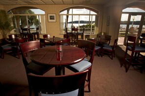 Restaurant - Bella Vista Suites (Lake Geneva)