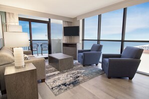 Paradise Oceanfront Deluxe Two Bedroom | Living area