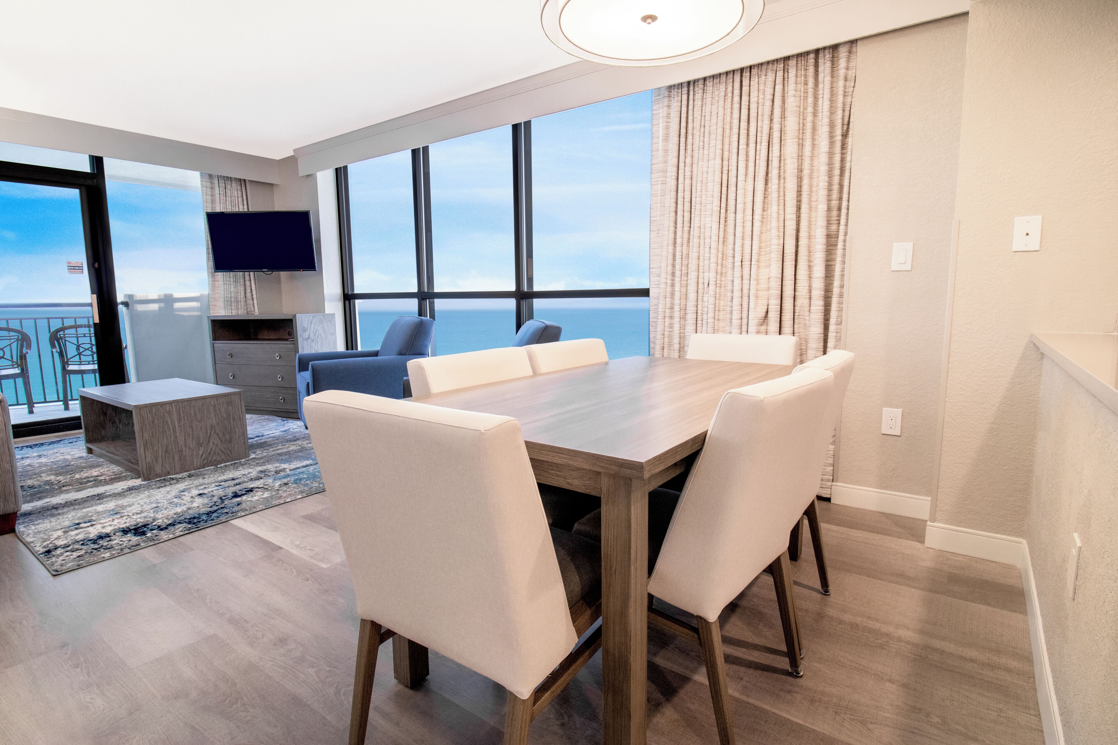 Paradise Oceanfront Deluxe Two Bedroom | Dining room