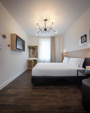 Deluxe Double Room | Premium bedding, in-room safe, desk, blackout drapes - Globus Urban Hotel (Florence)