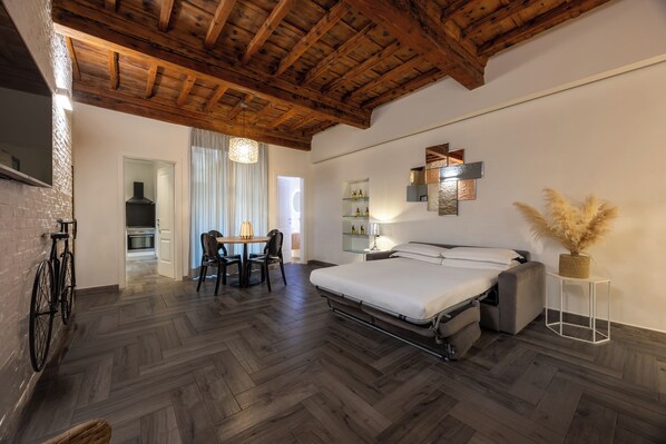 Appartement, dans les dépendances (stair access only) | Coin séjour | Télévision LCD