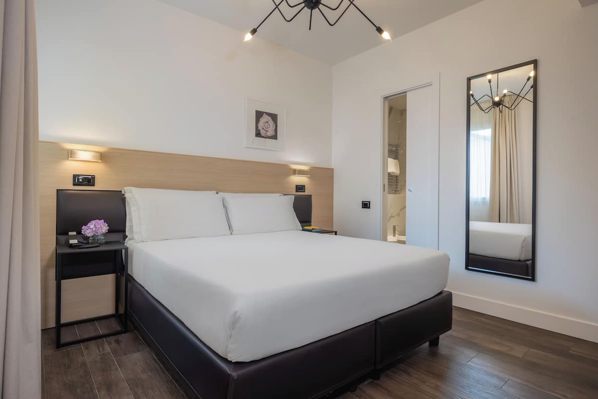 Habitació clàssica | 1 dormitori, roba de llit d'alta qualitat i caixa forta a l'habitació