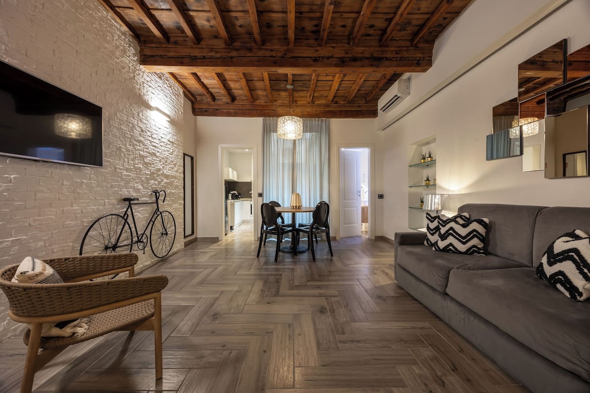 Appartement, dans les dépendances (stair access only) | Coin séjour | Télévision LCD