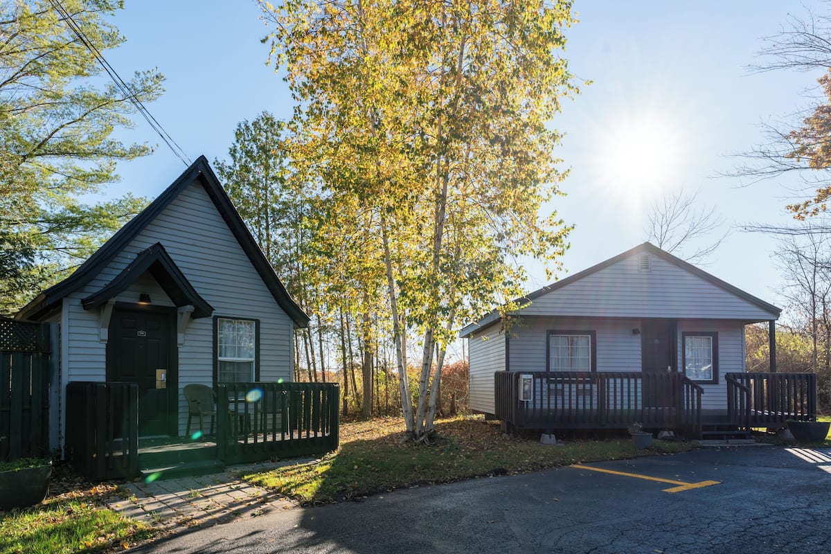 Skrivebord, arbejdsområde til bærbare computere, mørklægningsgardiner