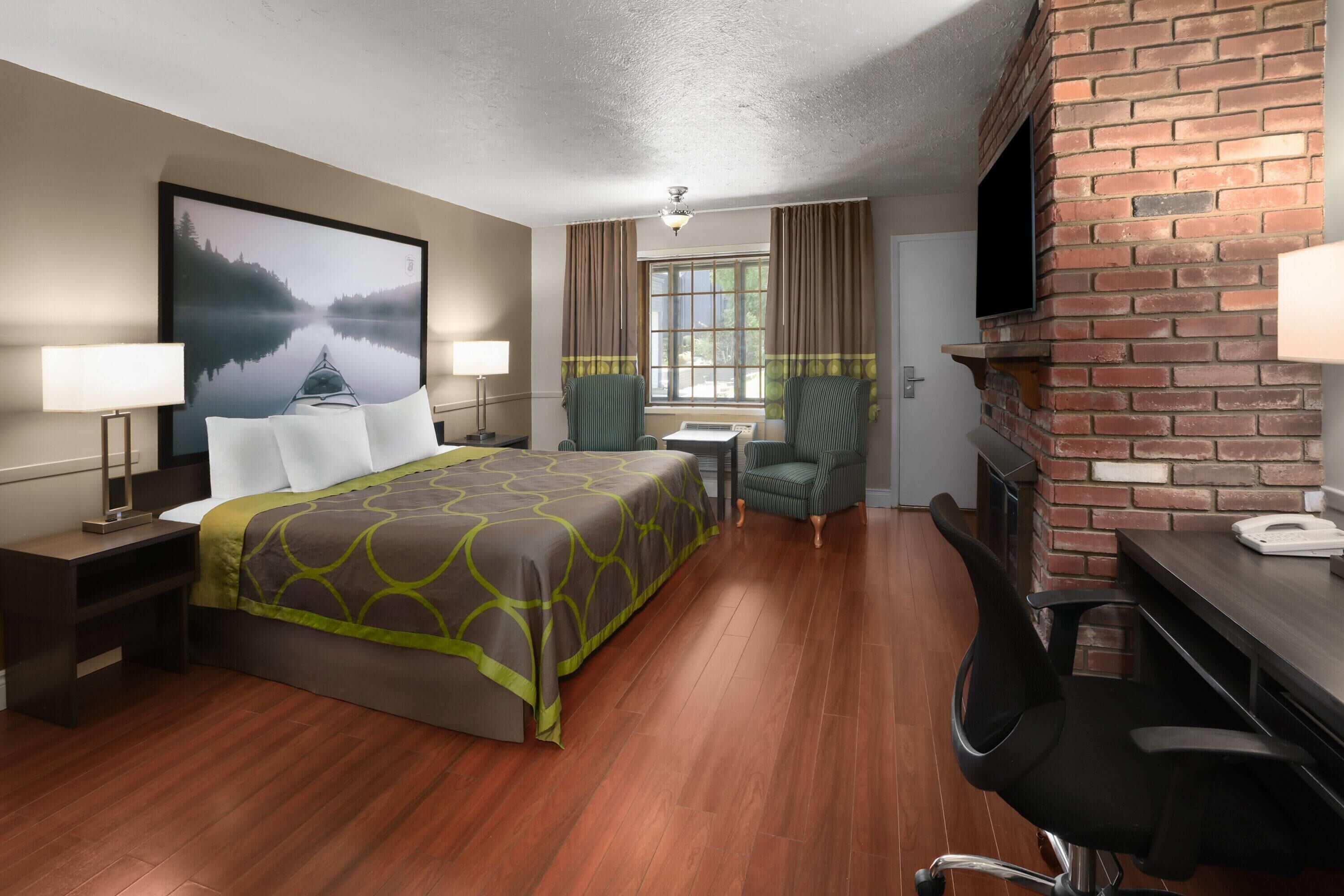Executive Suite, 1 King Bed, Non Smoking | Desk, laptop workspace, blackout drapes, iron/ironing board