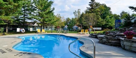 季節性室外泳池