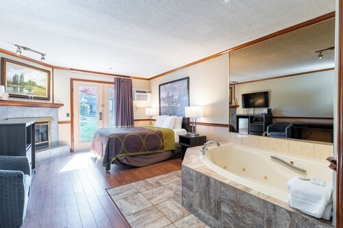 Super 8 by Wyndham Gananoque/Country Squire Resort