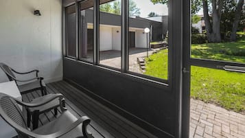 Executive Suite, 1 King Bed, Non Smoking | Desk, laptop workspace, blackout drapes, iron/ironing board