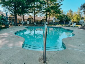 Sæsonbestemt udendørs pool