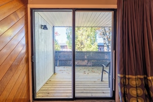Room, 2 Queen Beds, Non Smoking (Courtyard View) | Terrace/patio