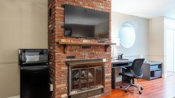 Executive Suite, 1 King Bed, Non Smoking