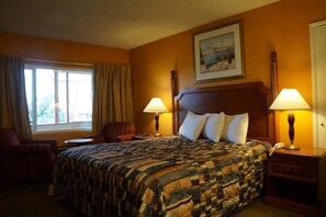 Room, 1 King Bed, Non Smoking | Free WiFi, bed sheets, alarm clocks - Classic Inn Red Bluff (Red Bluff)