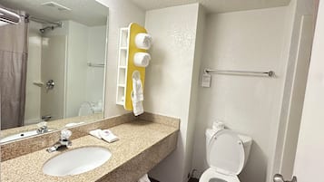 Ducha y bañera combinadas y toallas