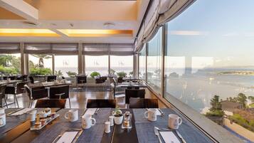 Daily buffet breakfast for a fee