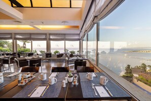 Daily buffet breakfast for a fee