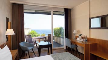 Hochwertige Bettwaren, Zimmersafe, Schreibtisch, kostenloses WLAN