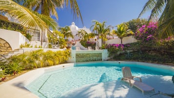 3 Außenpools, Liegestühle