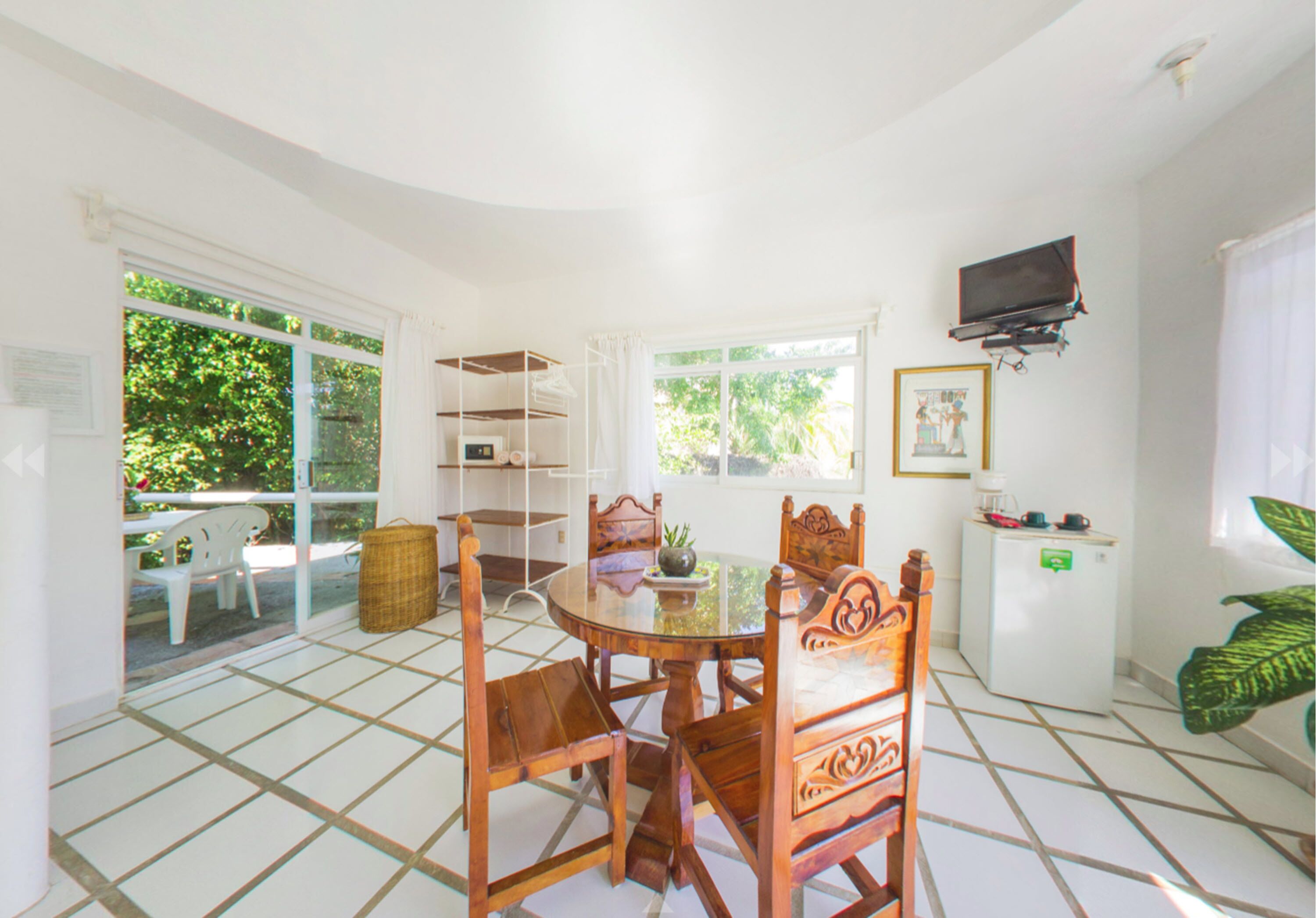 standard room | living area | 32-inch flat-screen tv with cable channels, tv