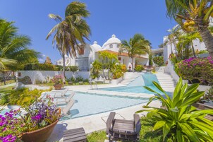3 piscinas al aire libre, sillones reclinables de piscina