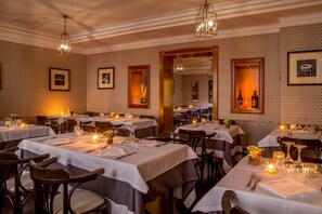 2 restaurants, Italian cuisine - Albergo Ottocento (Rome)